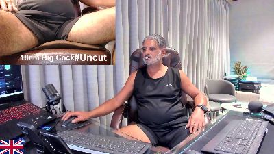 OnlineBossUK live cam on Cam4