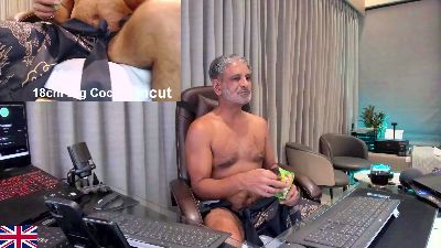OnlineBossUK live cam on Cam4
