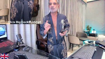 OnlineBossUK live cam on Cam4