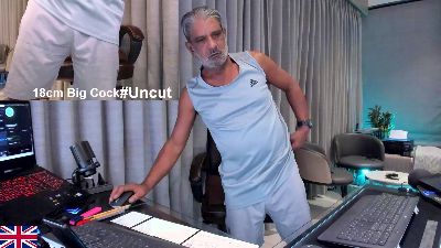 OnlineBossUK live cam on Cam4