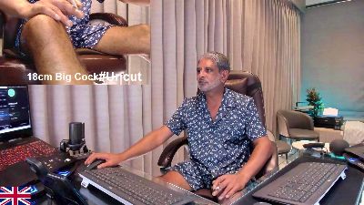 OnlineBossUK live cam on Cam4