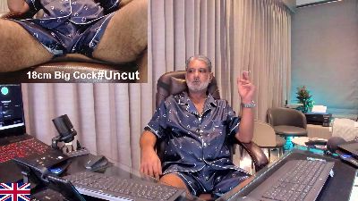 OnlineBossUK live cam on Cam4