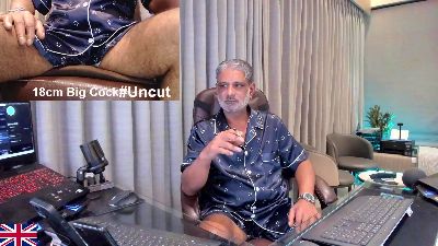 OnlineBossUK live cam on Cam4