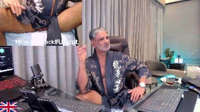 OnlineBossUK live cam on Cam4