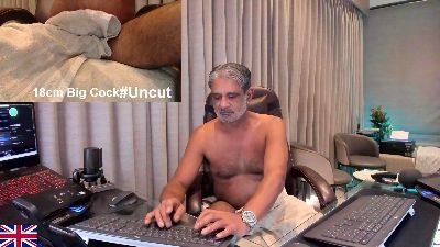OnlineBossUK live cam on Cam4