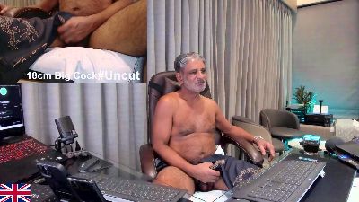 OnlineBossUK live cam on Cam4