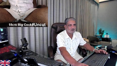 OnlineBossUK live cam on Cam4