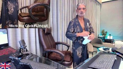 OnlineBossUK live cam on Cam4