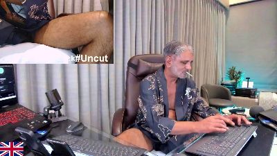 OnlineBossUK live cam on Cam4