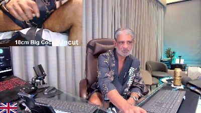 OnlineBossUK live cam on Cam4