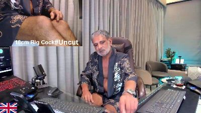 OnlineBossUK live cam on Cam4