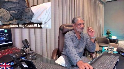 OnlineBossUK live cam on Cam4