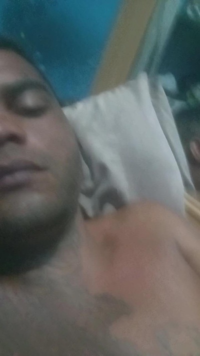 Opreto25 live cam on Cam4
