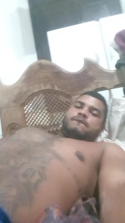Opreto25 live cam on Cam4