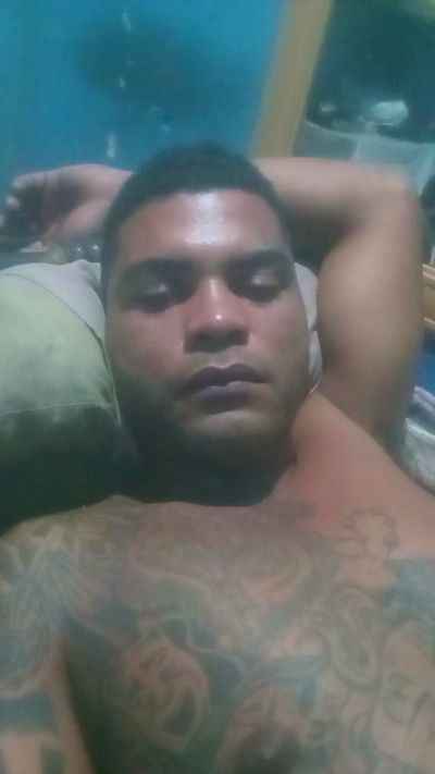 Opreto25 live cam on Cam4