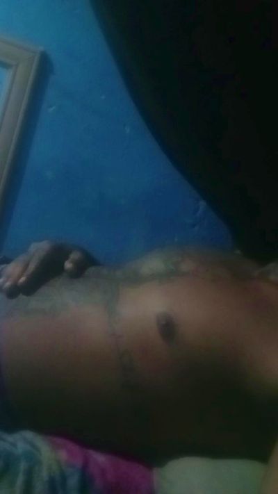 Opreto25 live cam on Cam4