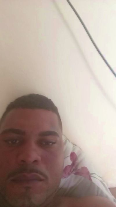 Opreto25 live cam on Cam4