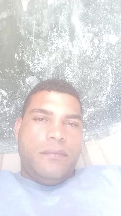 Opreto25 live cam on Cam4