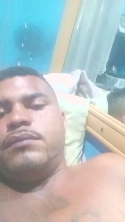 Opreto25 live cam on Cam4