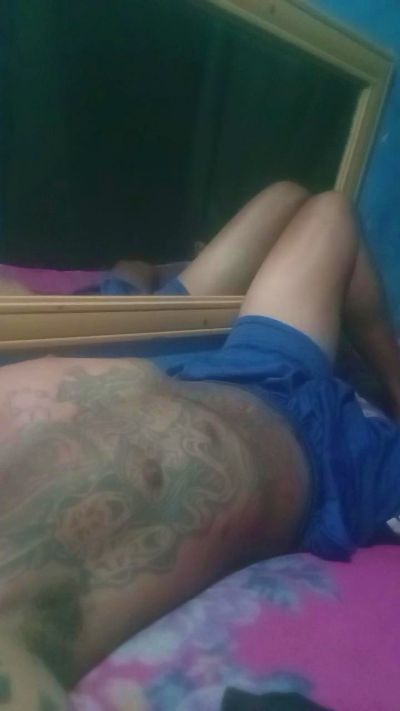 Opreto25 live cam on Cam4