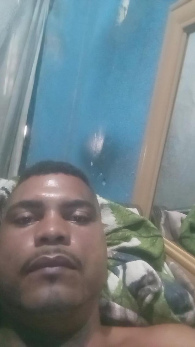 Opreto25 live cam on Cam4