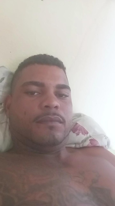 Opreto25 live cam on Cam4