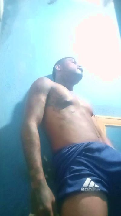 Opreto25 live cam on Cam4