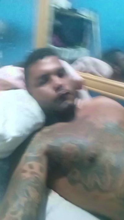 Opreto25 live cam on Cam4