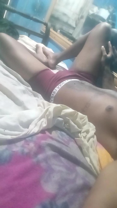 Opreto25 live cam on Cam4