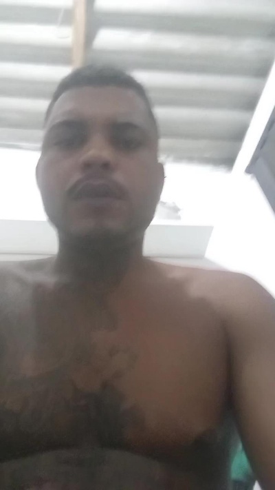 Opreto25 live cam on Cam4