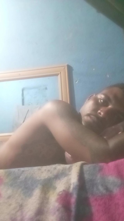 Opreto25 live cam on Cam4