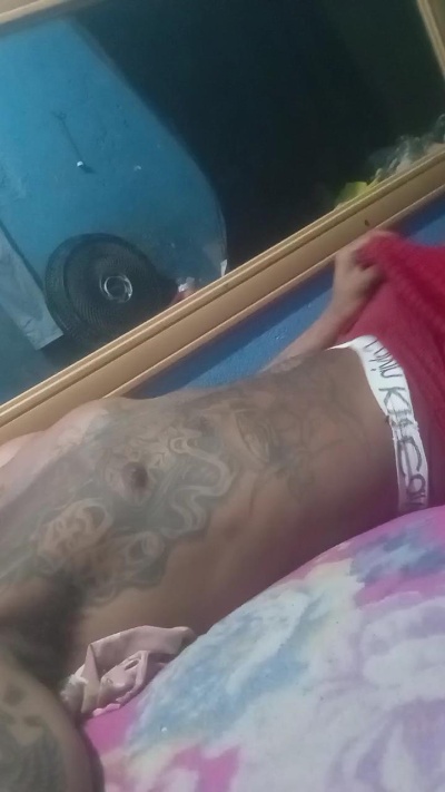 Opreto25 live cam on Cam4