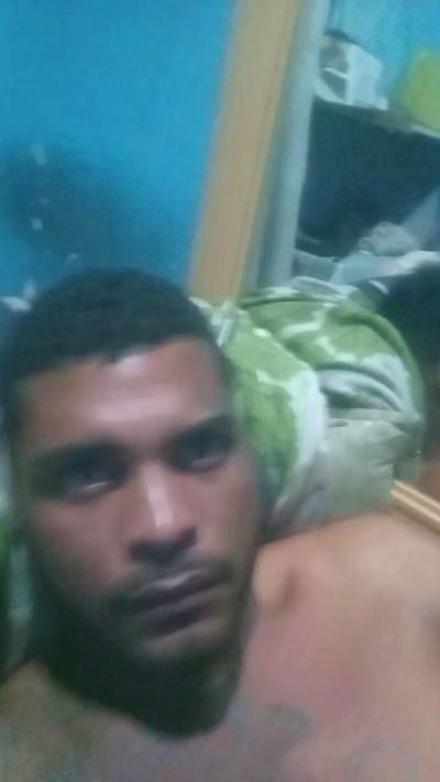 Opreto25 live cam on Cam4