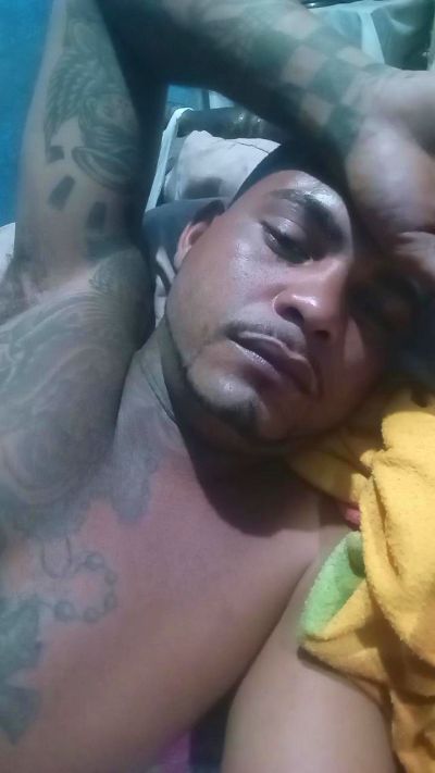 Opreto25 live cam on Cam4
