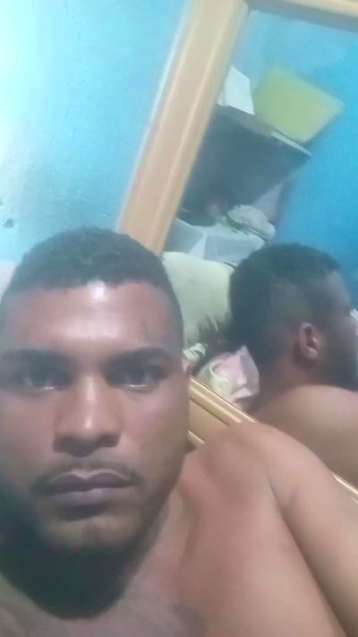 Opreto25 live cam on Cam4