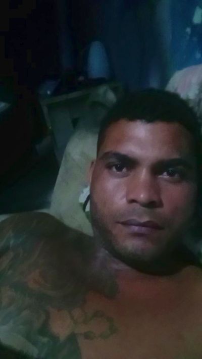 Opreto25 live cam on Cam4