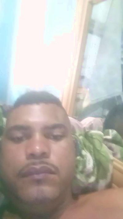 Opreto25 live cam on Cam4
