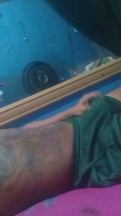 Opreto25 live cam on Cam4