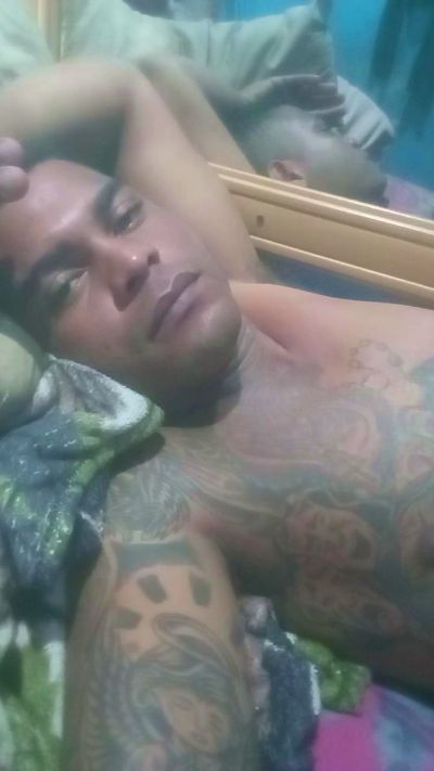 Opreto25 live cam on Cam4