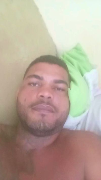 Opreto25 live cam on Cam4