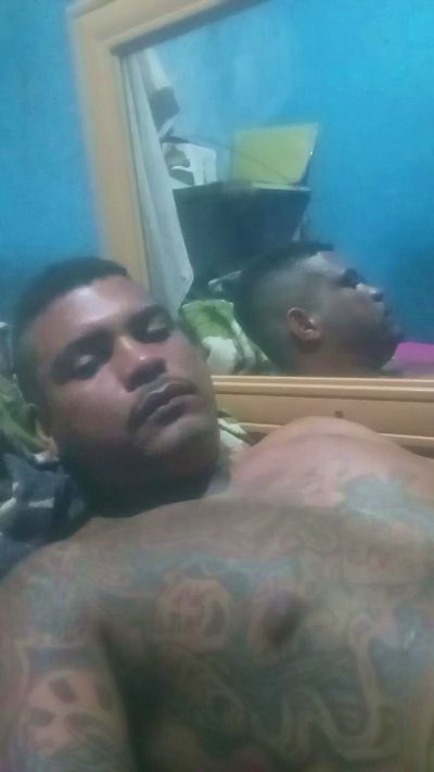 Opreto25 live cam on Cam4
