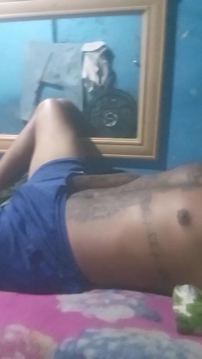 Opreto25 live cam on Cam4