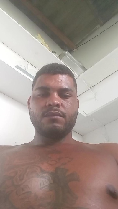 Opreto25 live cam on Cam4