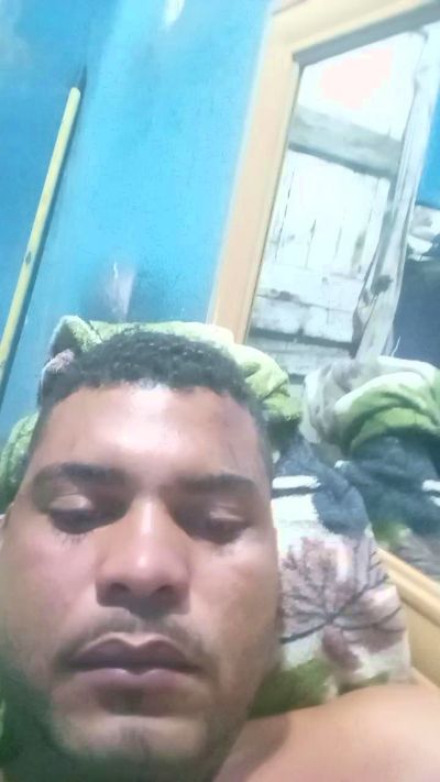 Opreto25 live cam on Cam4