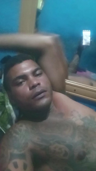 Opreto25 live cam on Cam4