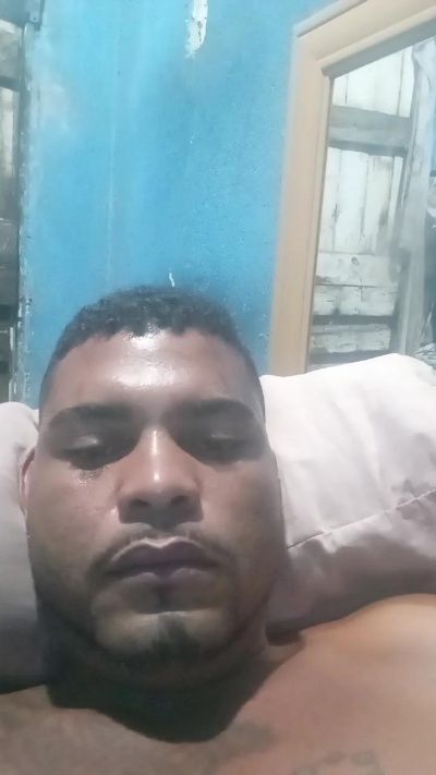 Opreto25 live cam on Cam4