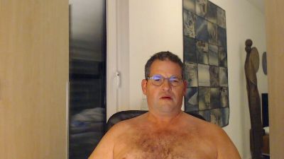Opus1976 live cam on Cam4
