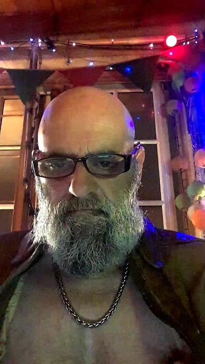 Orlandozsur_ live cam on Cam4