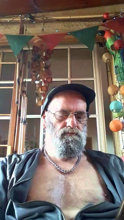 Orlandozsur_ live cam on Cam4