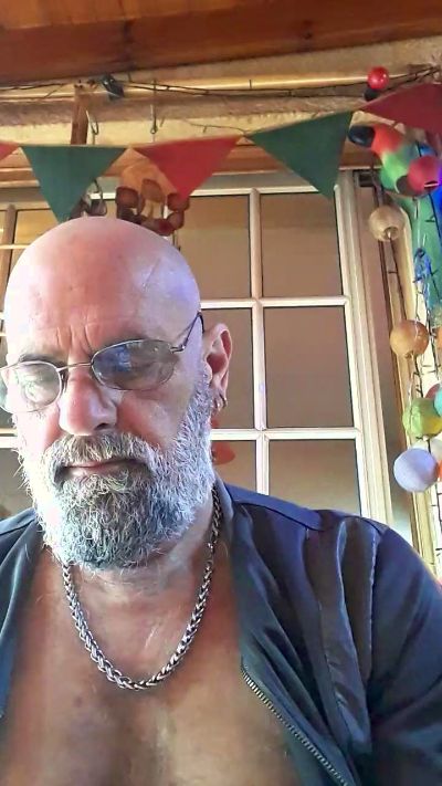 Orlandozsur_ live cam on Cam4